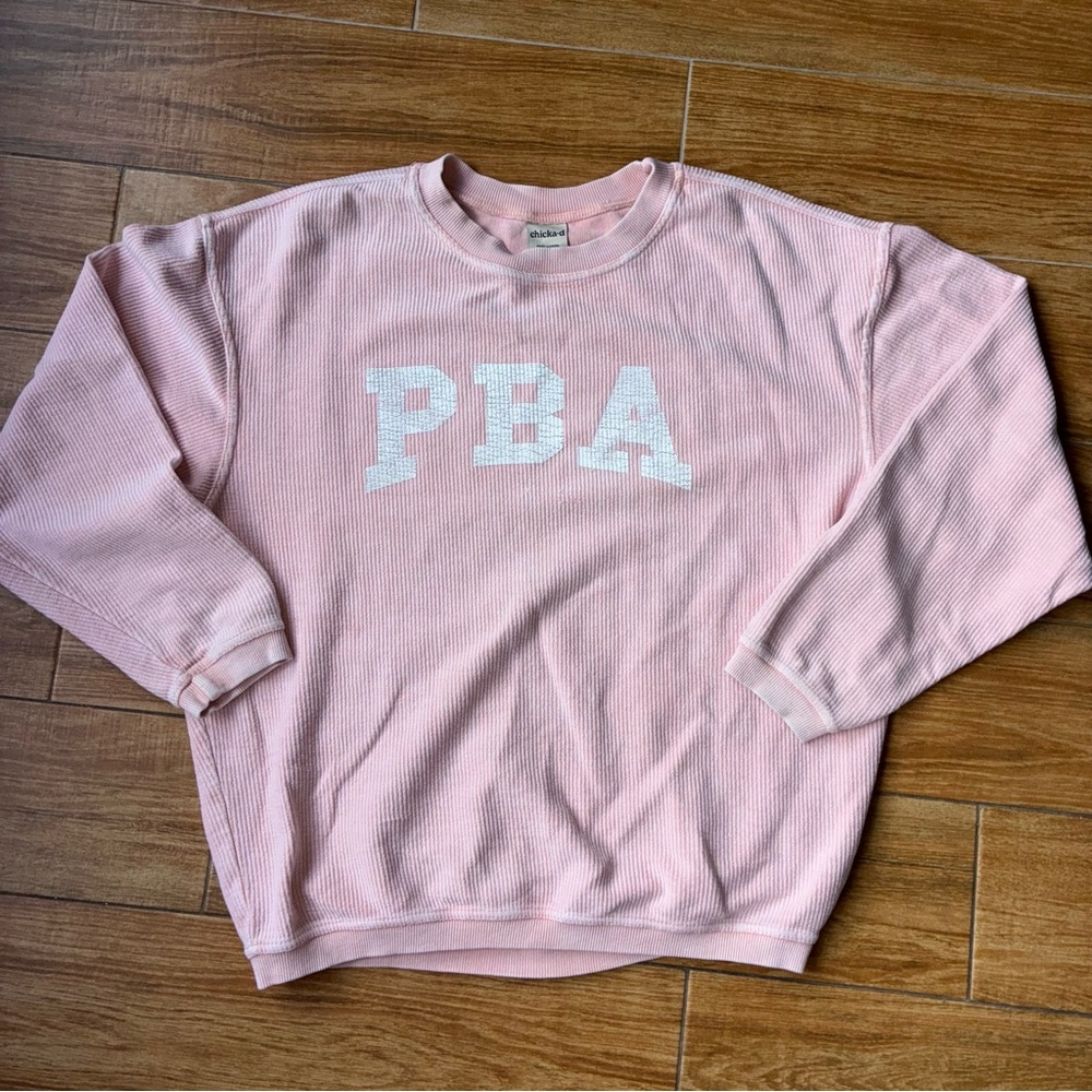 Chicka-d crew neck size Small